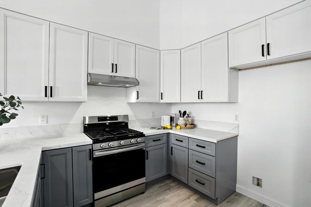 889 McLellan Drive 302, South San Francisco, CA 94080