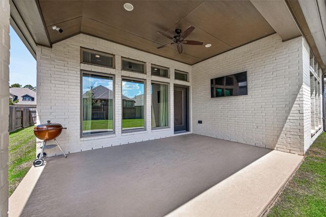 17114 Crimson Crest Drive, Conroe, TX 77302