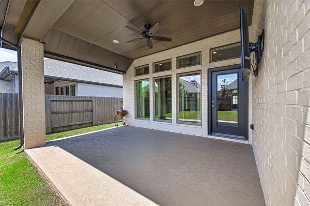 17114 Crimson Crest Drive, Conroe, TX 77302