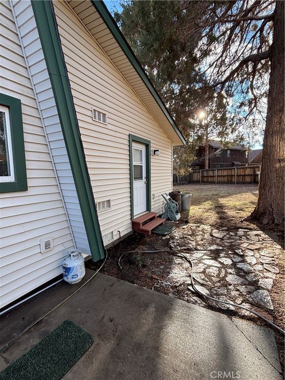 Image 5 of property listing at 1027 Pine Mountain, Big Bear City, CA 92314