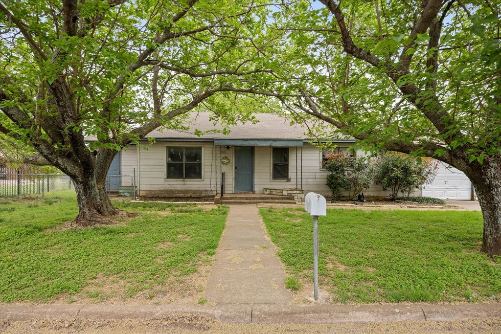 1313 Lipan Highway, Granbury, TX 76048