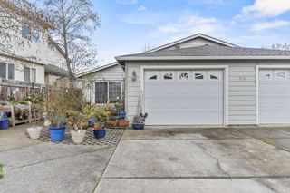 529 Tulipan Way A, Talent, OR 97540