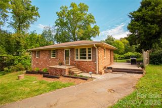 581 Clyde Drive, Winston Salem, NC 27104