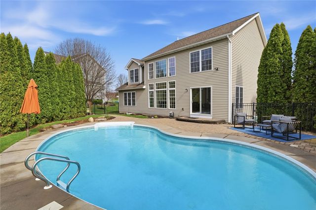 8 Long Branch Drive, Henrietta, NY 14467
