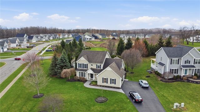 8 Long Branch Drive, Henrietta, NY 14467