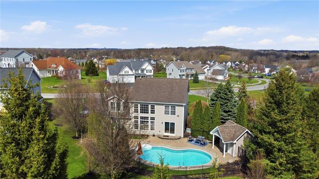 8 Long Branch Drive, Henrietta, NY 14467