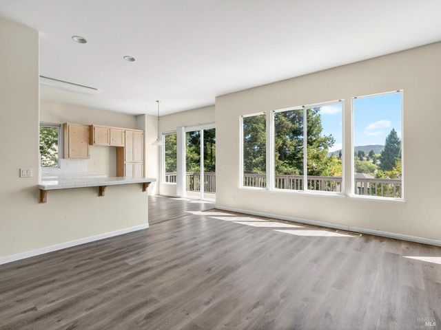 5794 Owl Hill Ave, Santa Rosa, CA 95409