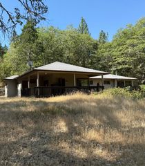 422 Sleepy Hollow Loop, Grants Pass, OR 97527