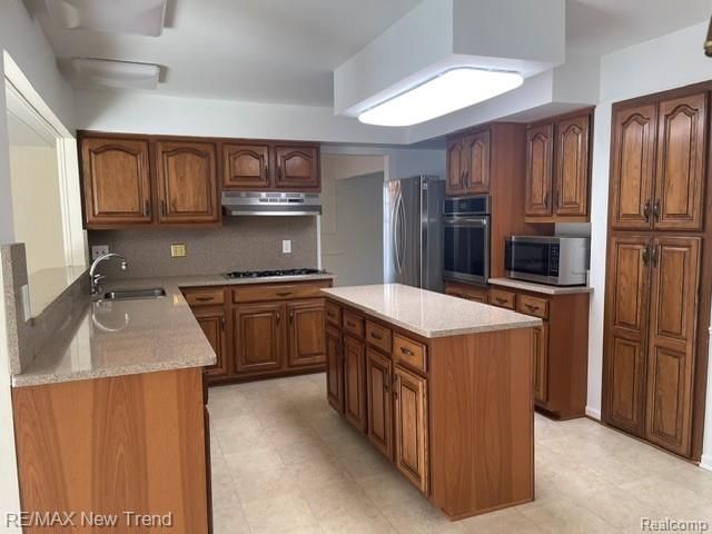 4727 S Knoll Road, West Bloomfield, MI 48323