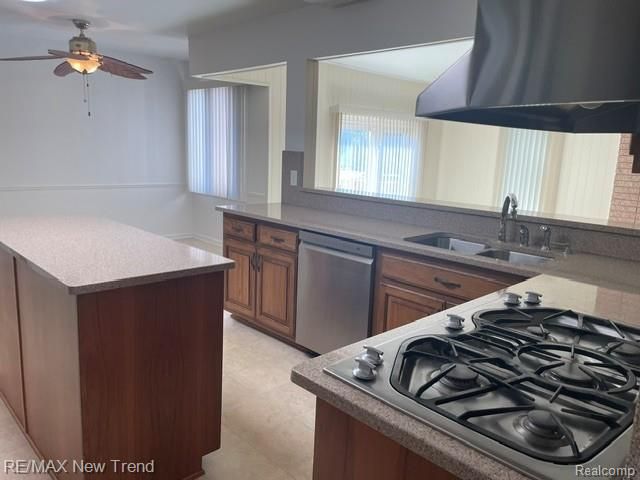 4727 S Knoll Road, West Bloomfield, MI 48323