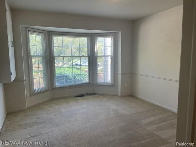 4727 S Knoll Road, West Bloomfield, MI 48323