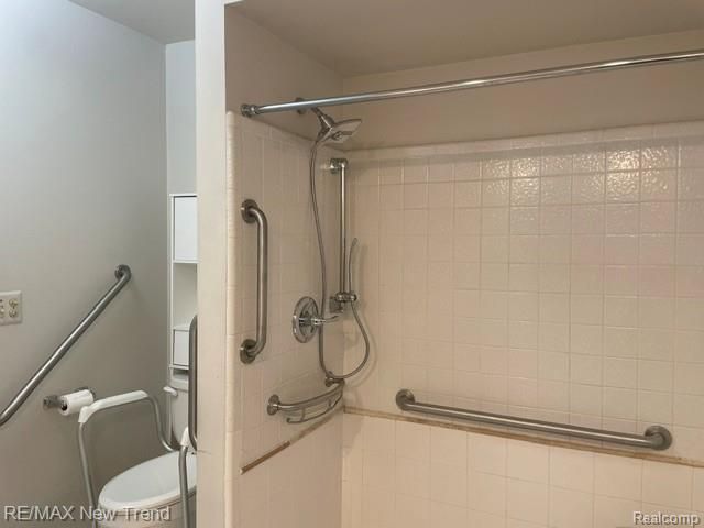 4727 S Knoll Road, West Bloomfield, MI 48323