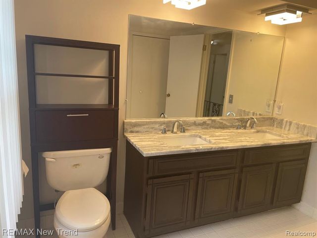 4727 S Knoll Road, West Bloomfield, MI 48323