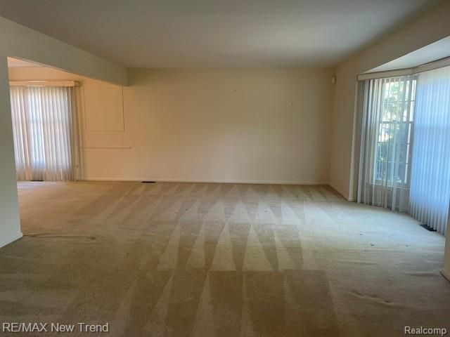 4727 S Knoll Road, West Bloomfield, MI 48323