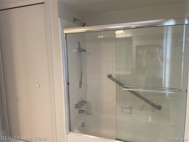 4727 S Knoll Road, West Bloomfield, MI 48323