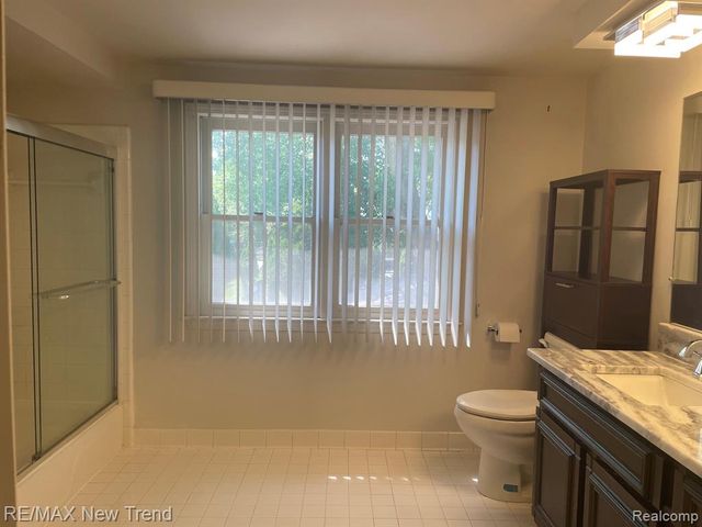 4727 S Knoll Road, West Bloomfield, MI 48323