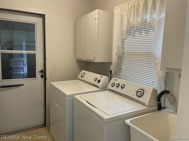 4727 S Knoll Road, West Bloomfield, MI 48323