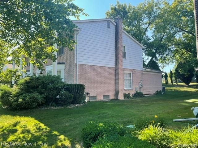4727 S Knoll Road, West Bloomfield, MI 48323