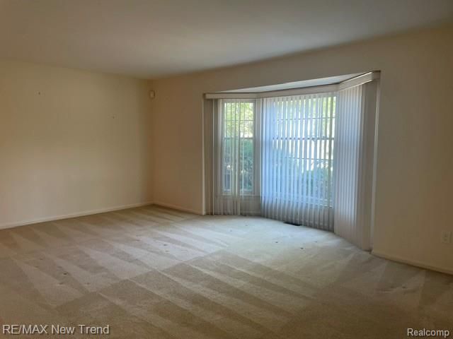 4727 S Knoll Road, West Bloomfield, MI 48323