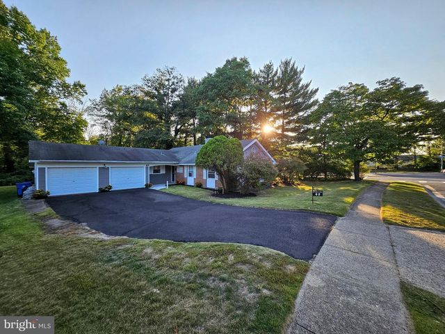 49 BONNIE LN, Willingboro, NJ 08046