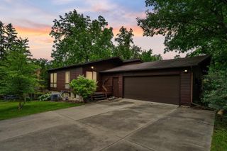 214 Four Seasons Drive, Waterloo, IA 50701