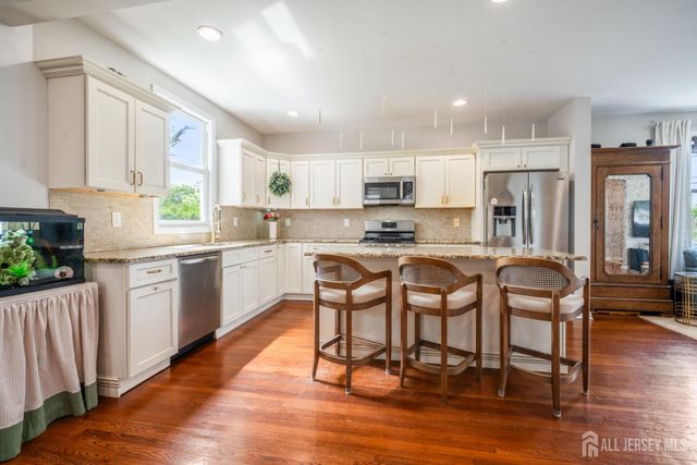 24 Dartmouth Street, Edison, NJ 08837