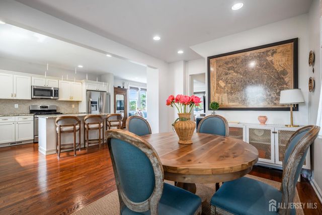 24 Dartmouth Street, Edison, NJ 08837