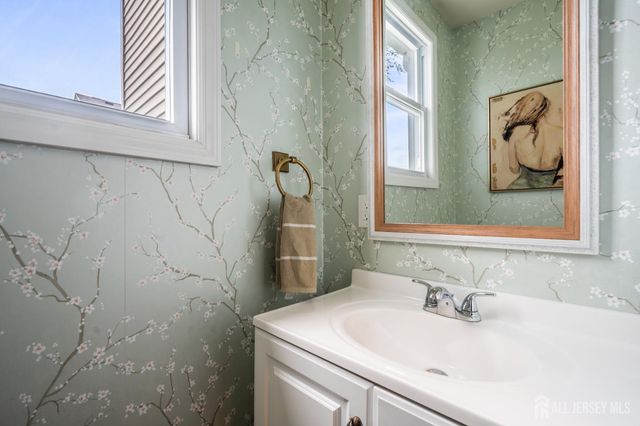24 Dartmouth Street, Edison, NJ 08837