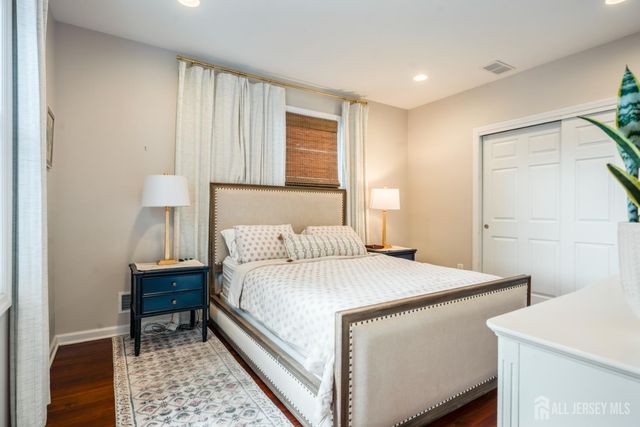 24 Dartmouth Street, Edison, NJ 08837