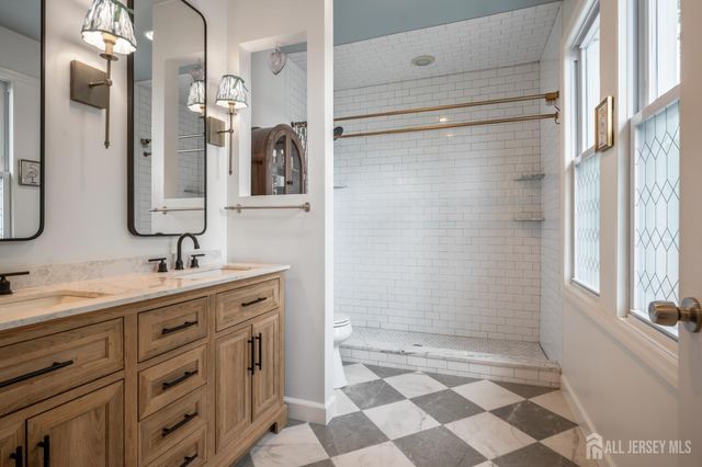 24 Dartmouth Street, Edison, NJ 08837
