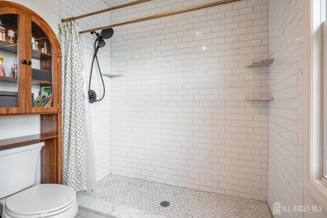 24 Dartmouth Street, Edison, NJ 08837