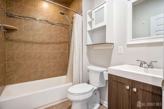 24 Dartmouth Street, Edison, NJ 08837
