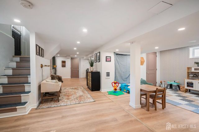 24 Dartmouth Street, Edison, NJ 08837