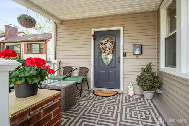 24 Dartmouth Street, Edison, NJ 08837