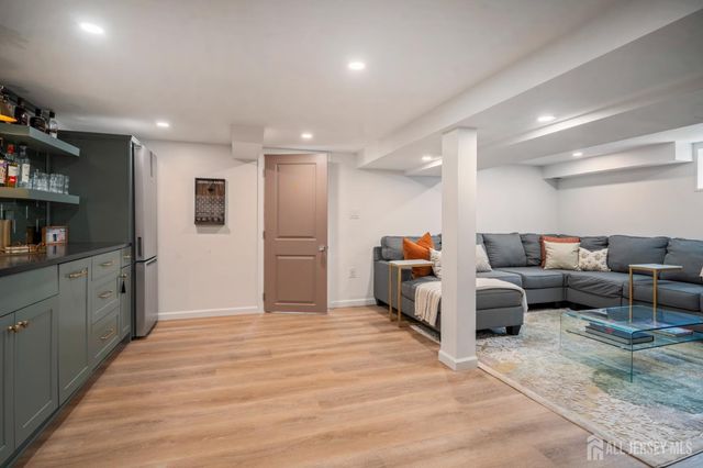 24 Dartmouth Street, Edison, NJ 08837