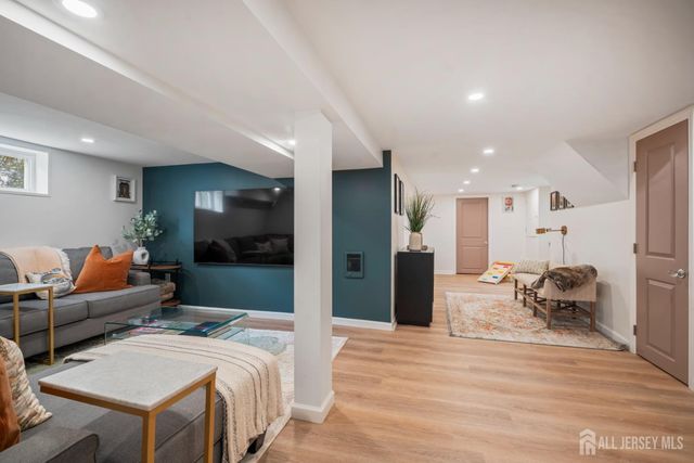 24 Dartmouth Street, Edison, NJ 08837