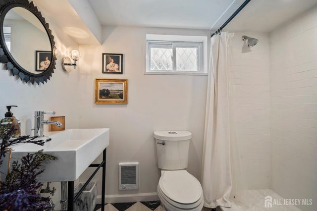 24 Dartmouth Street, Edison, NJ 08837