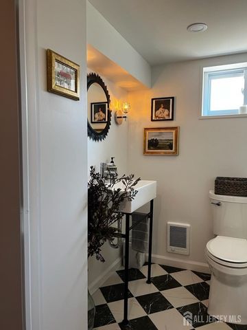 24 Dartmouth Street, Edison, NJ 08837