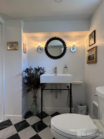 24 Dartmouth Street, Edison, NJ 08837