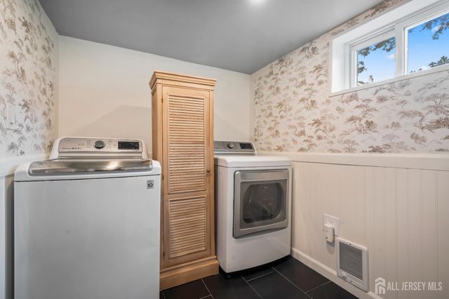 24 Dartmouth Street, Edison, NJ 08837