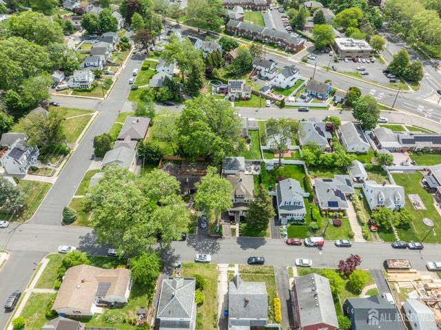 24 Dartmouth Street, Edison, NJ 08837