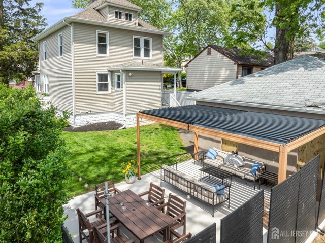 24 Dartmouth Street, Edison, NJ 08837