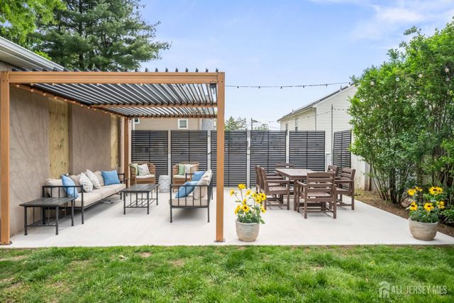 24 Dartmouth Street, Edison, NJ 08837