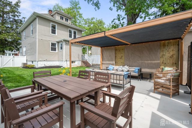 24 Dartmouth Street, Edison, NJ 08837
