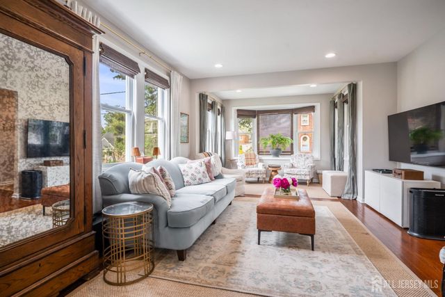 24 Dartmouth Street, Edison, NJ 08837