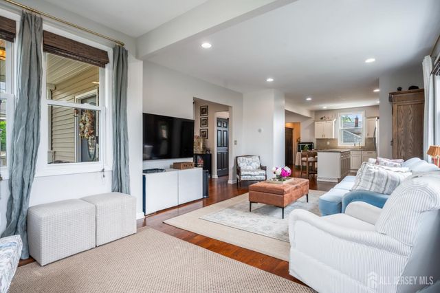 24 Dartmouth Street, Edison, NJ 08837