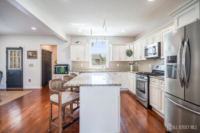 24 Dartmouth Street, Edison, NJ 08837