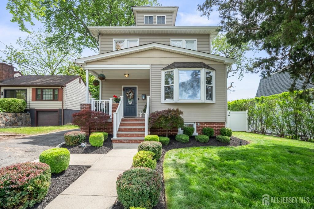 24 Dartmouth Street, Edison, NJ 08837