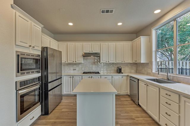 58 S Bethany Bend Circle, The Woodlands, TX 77382