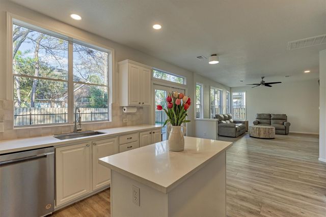 58 S Bethany Bend Circle, The Woodlands, TX 77382